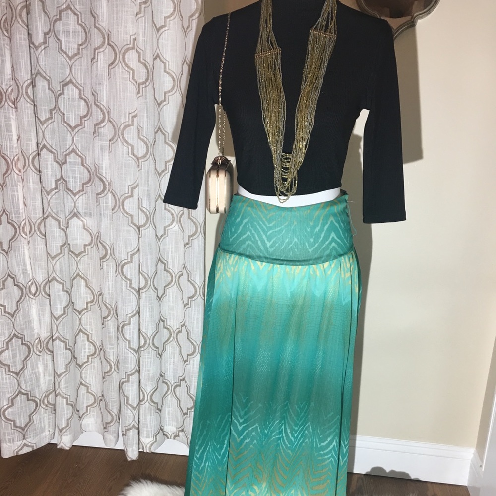 Green boho chic skirt 🔥